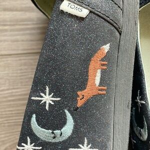 TOMS slip-ons twilight forest retired print 7.5